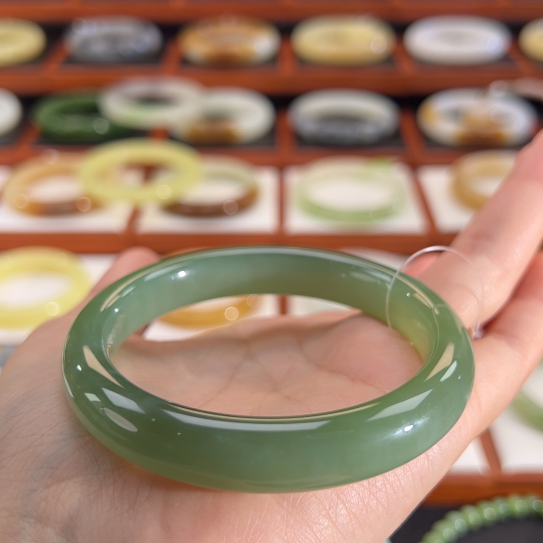 和田玉（碧玉）未镶嵌手镯荧光粉青