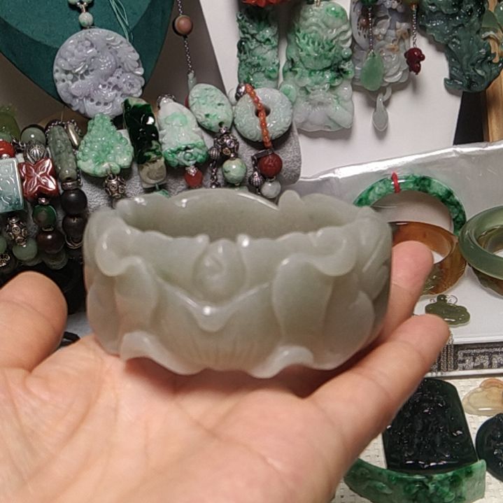 翡翠吊坠(赠链)未镶嵌