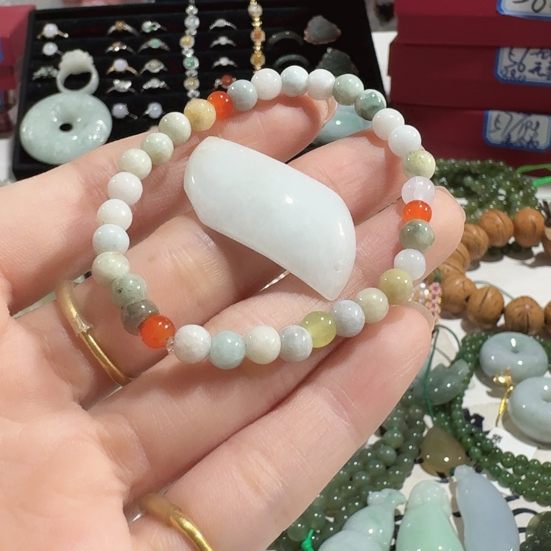 努***油翡翠未镶嵌颈饰5724