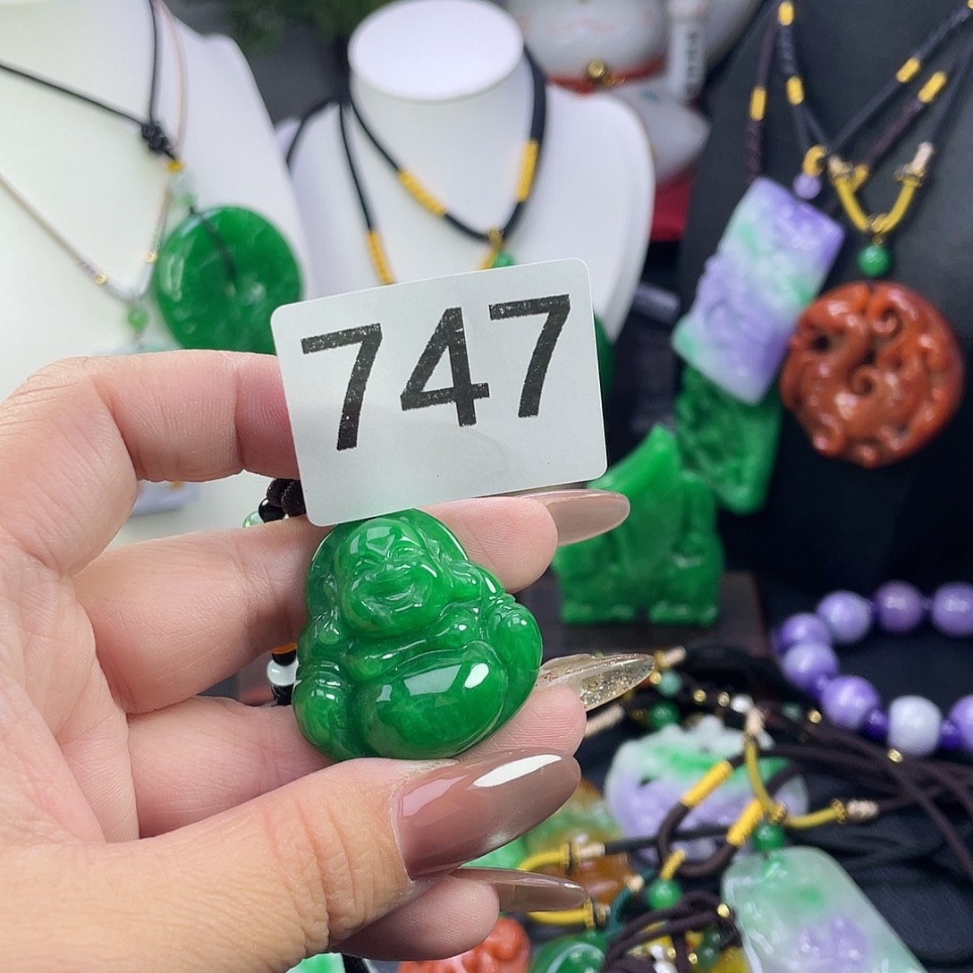 翡翠未镶嵌吊坠(赠链)