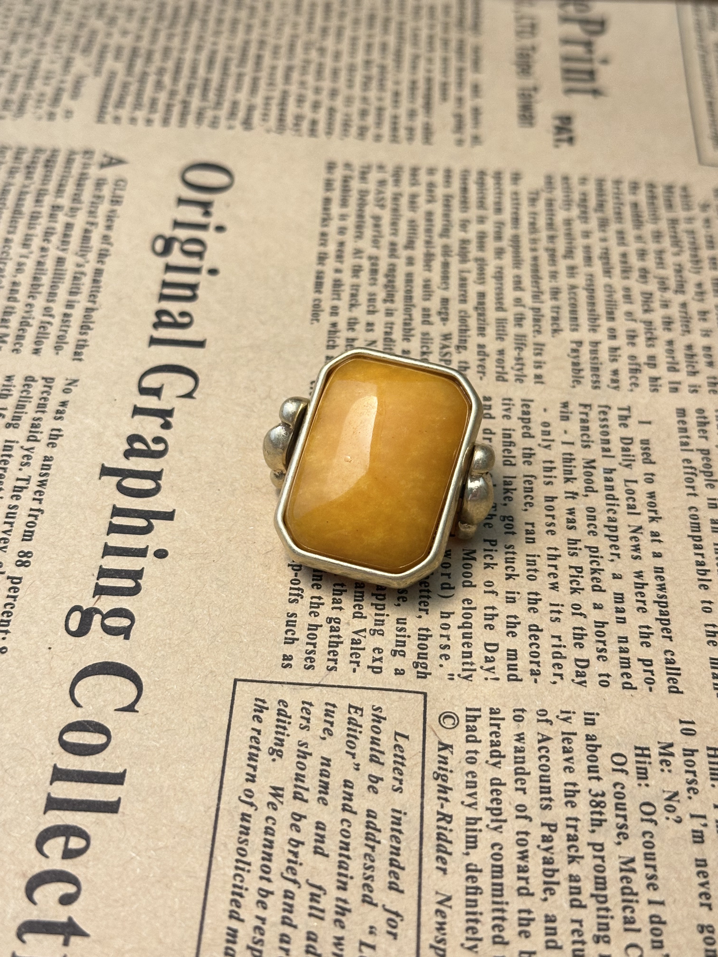 铜合金琉璃戒指 中古镀金黄色方形石头戒指 R0014