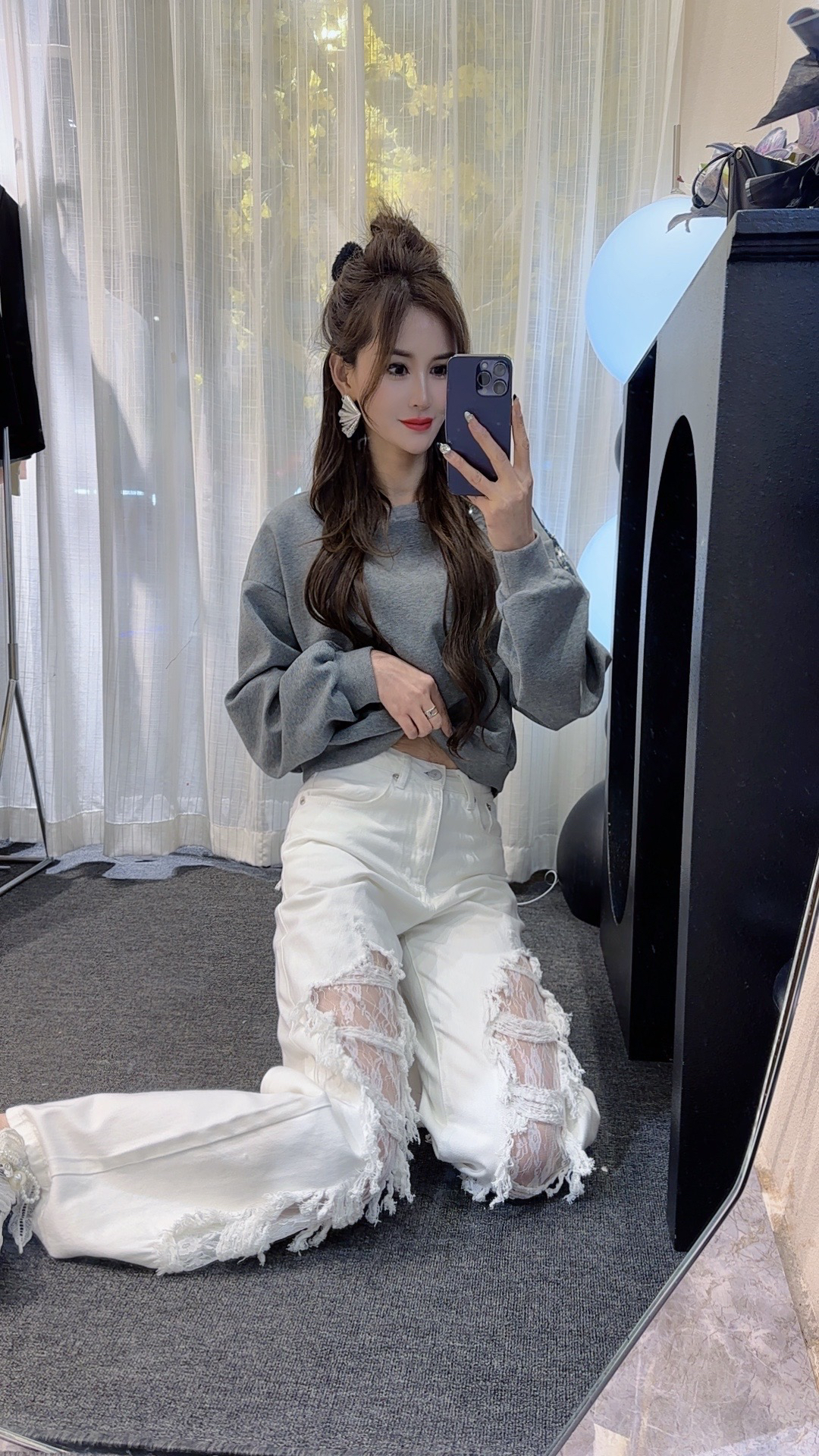 小倩女装 时尚休闲蕾丝破洞牛仔裤