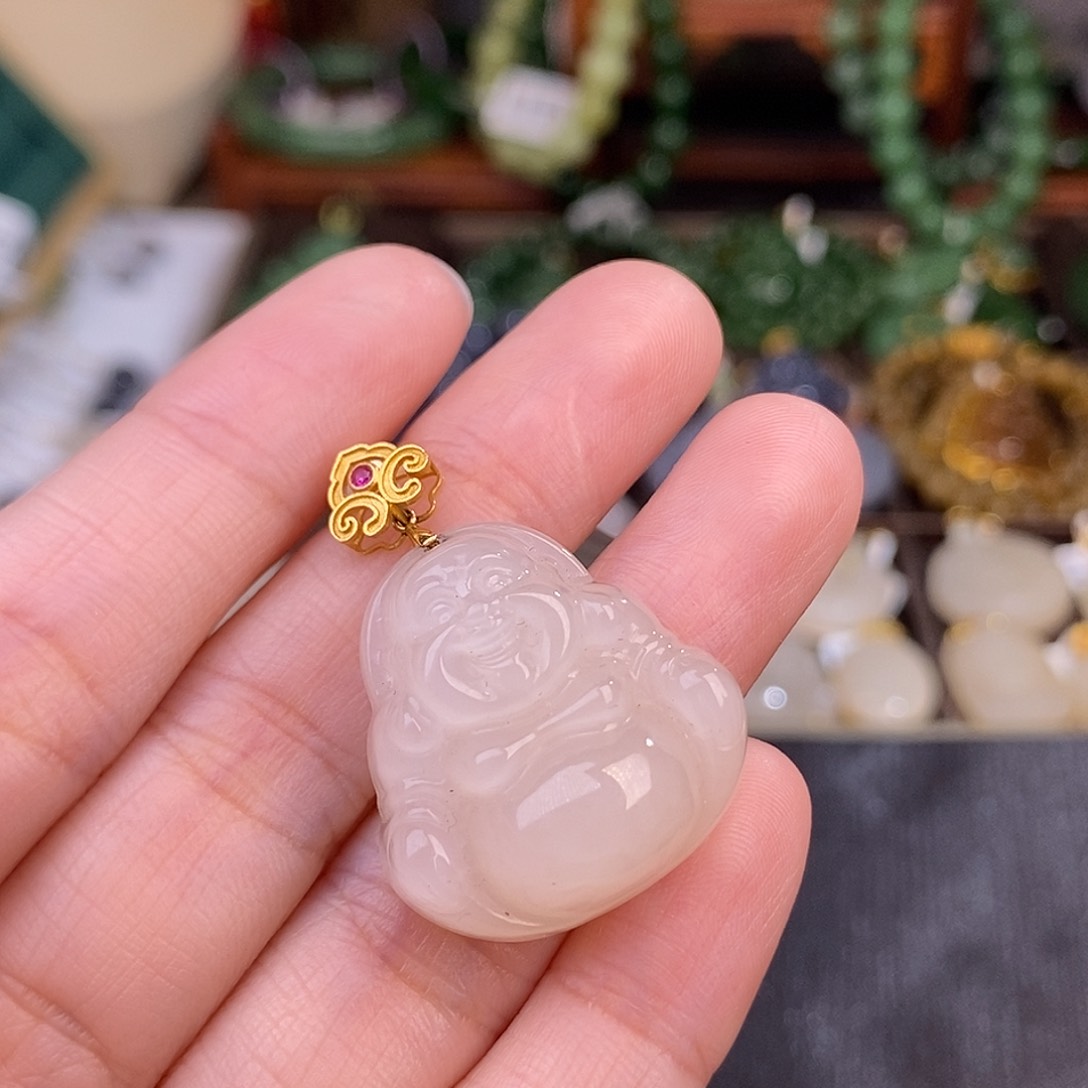 和田玉熟藕粉老料脂膏级吊坠清货价18.K金佛公未镶嵌