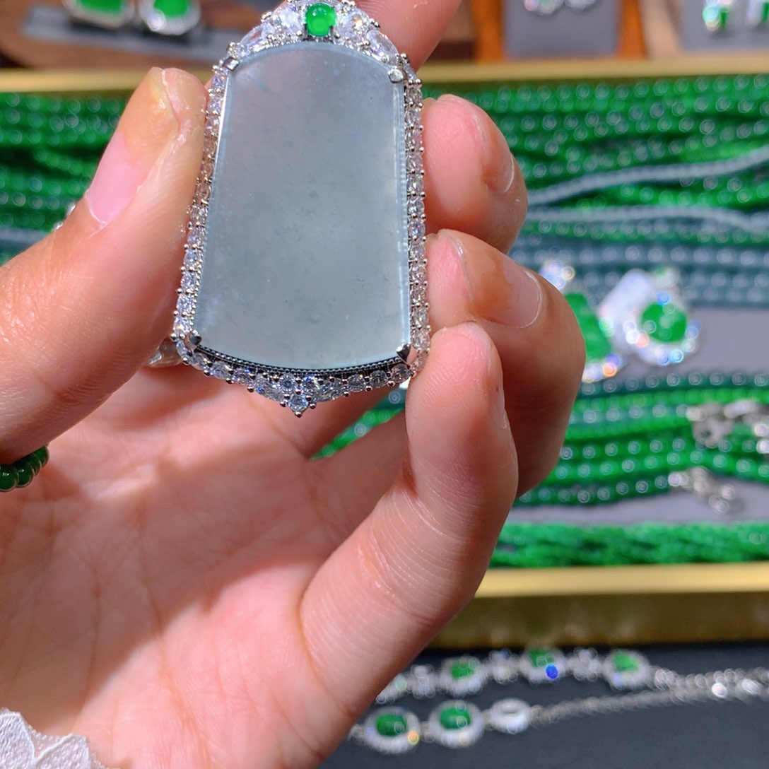 翡翠手链未镶嵌天然翡翠