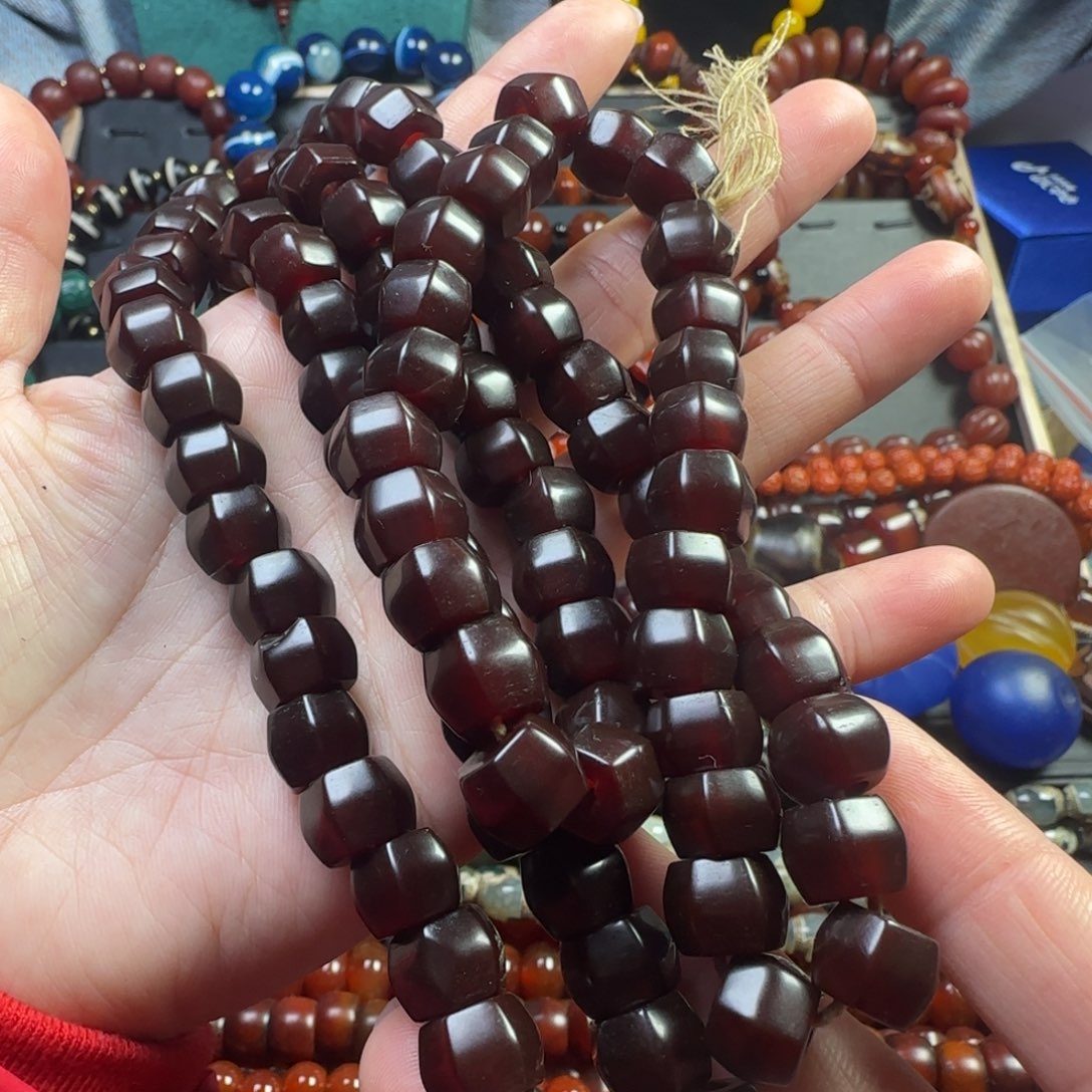 足铂镶嵌颈饰玛瑙/玉髓