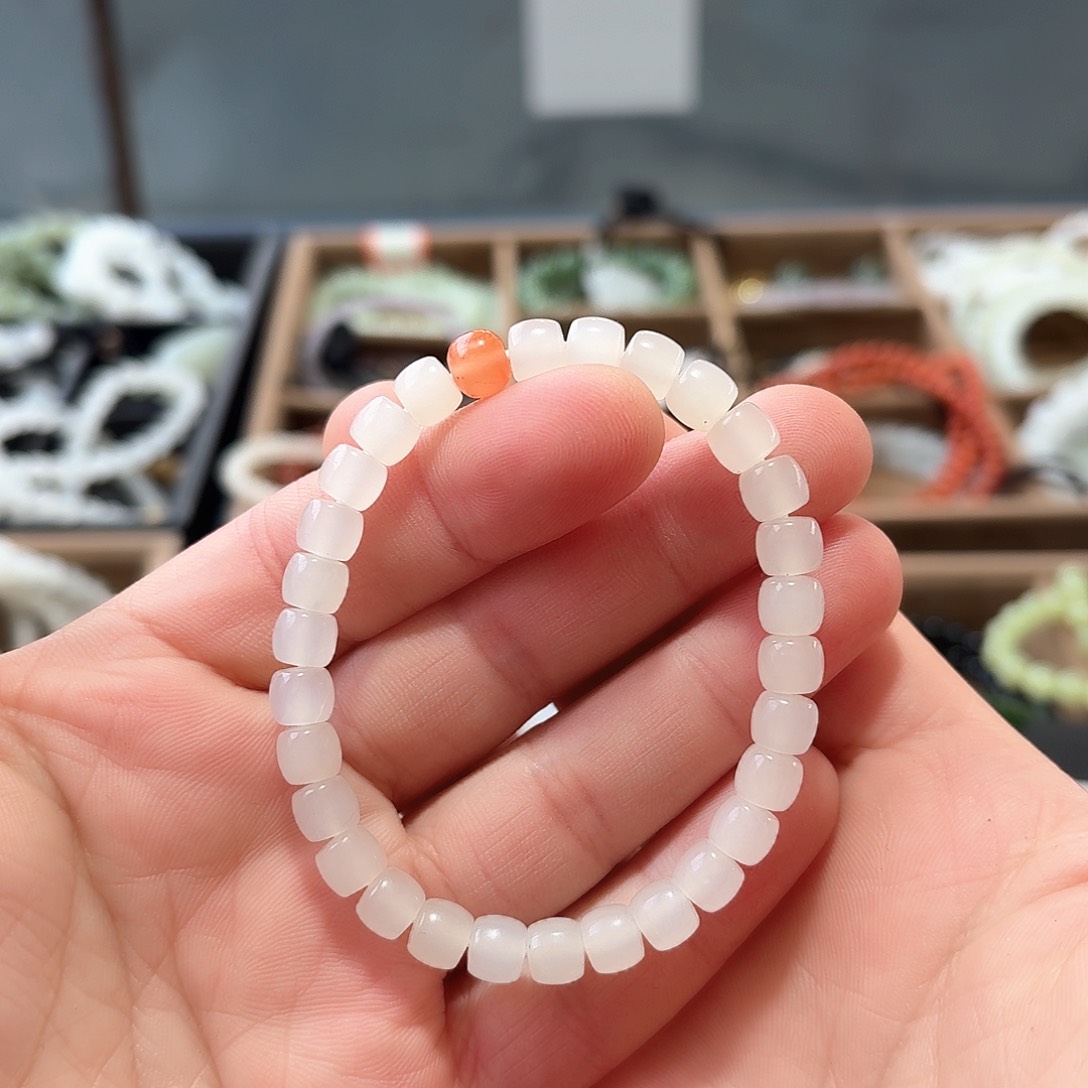 和田玉颈饰未镶嵌