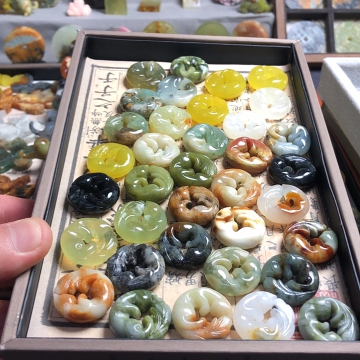 蛇纹石玉未镶嵌岫玉吊坠