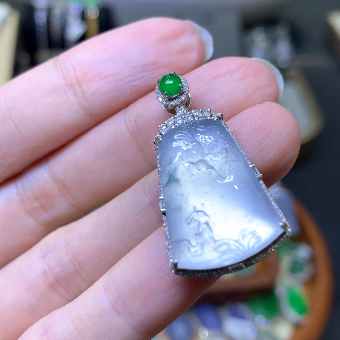 【闪购商品】翡翠颈饰18K金镶嵌翡翠吊坠项链