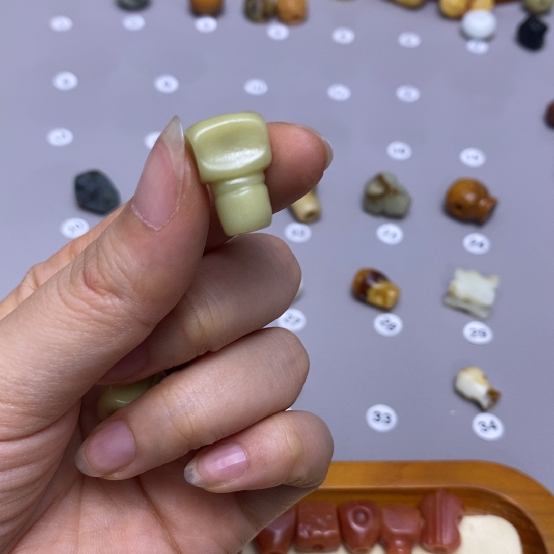 蛇纹石玉配饰合金然**鱼