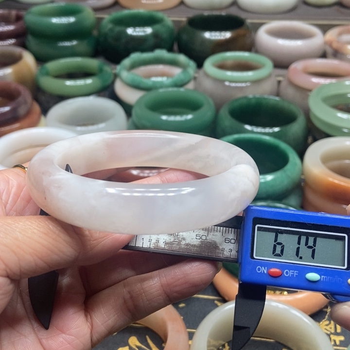 石英质玉手镯未镶嵌