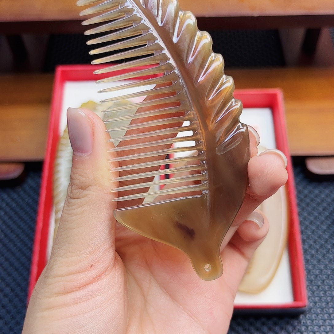 手工制作纯牛角梳子