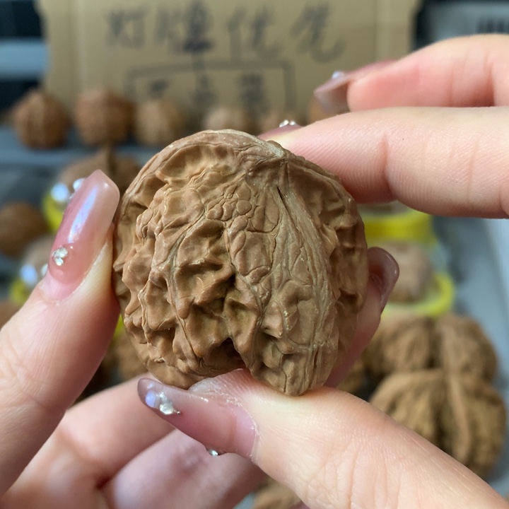 飞***觉吊坠文玩核桃异形单只，有瑕疵