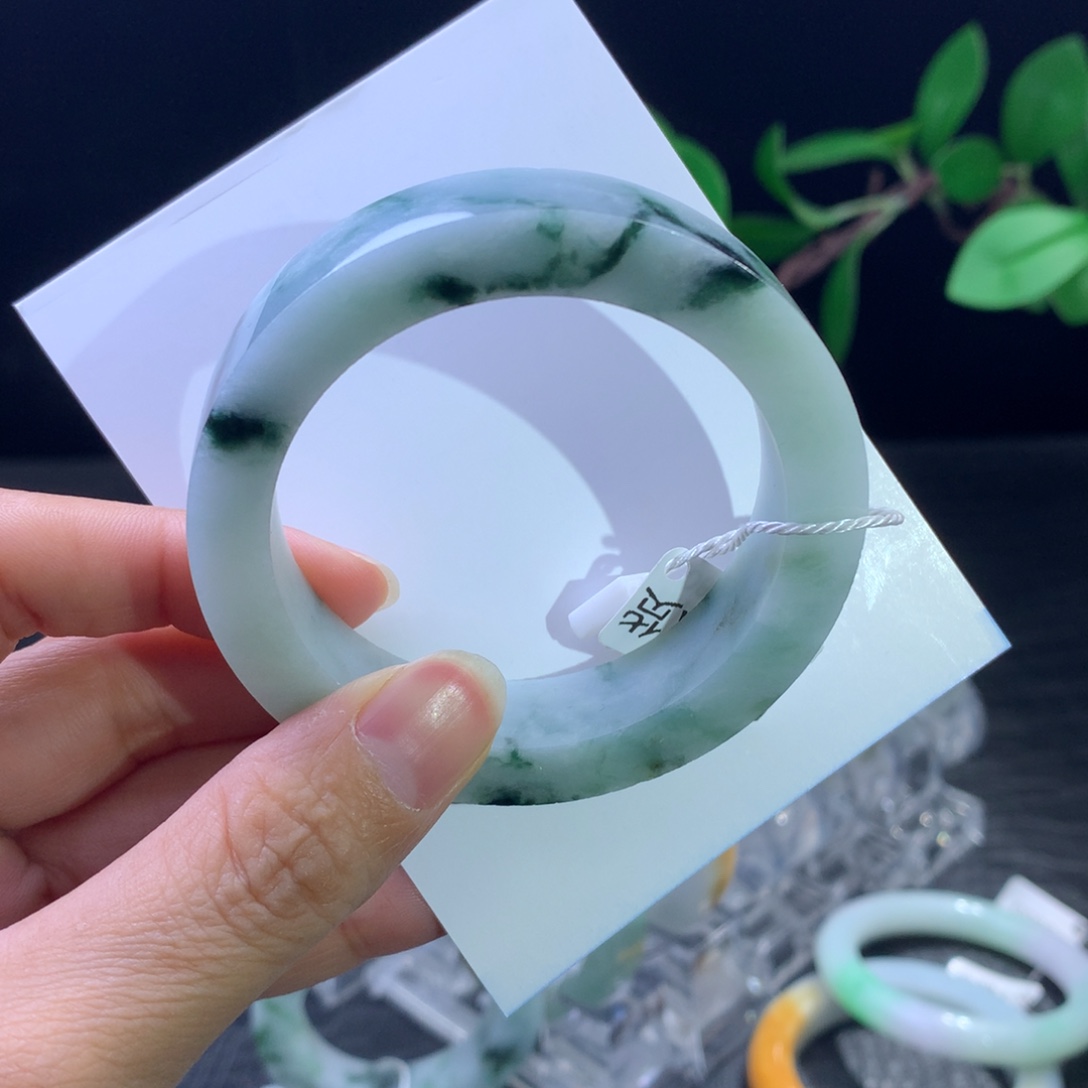 定制翡翠未镶嵌手镯