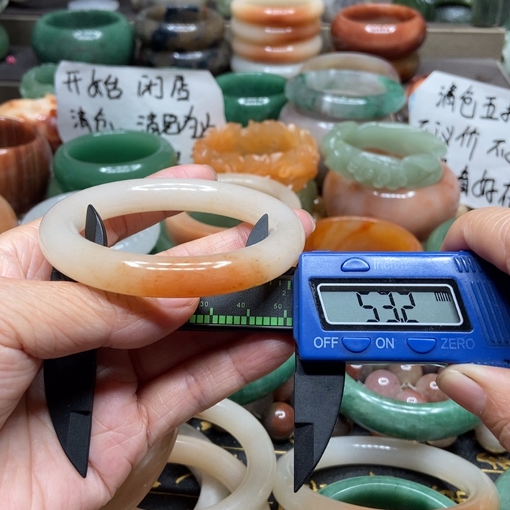 石英质玉手镯未镶嵌