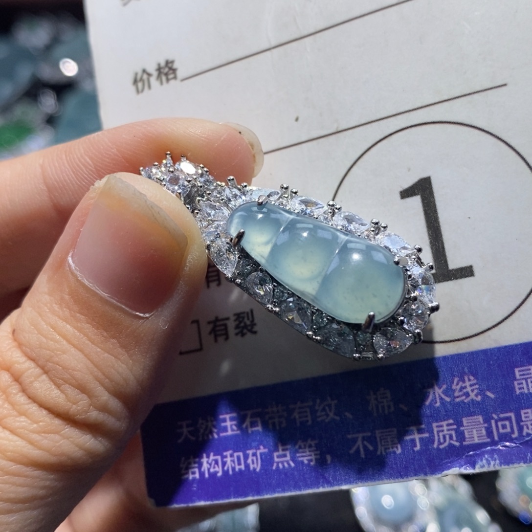 翡翠未镶嵌颈饰翡翠