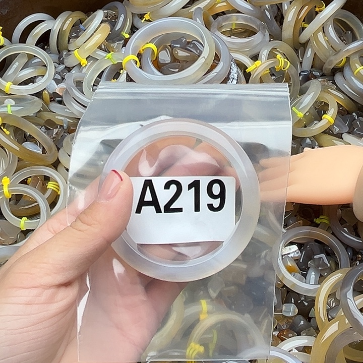 章***.玛瑙/玉髓未镶嵌手镯219
