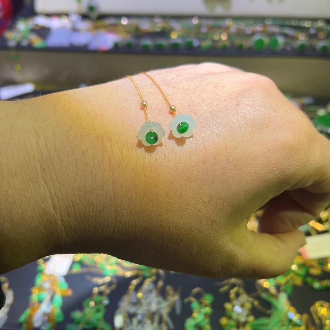 颈饰18K金镶嵌翡翠耳线