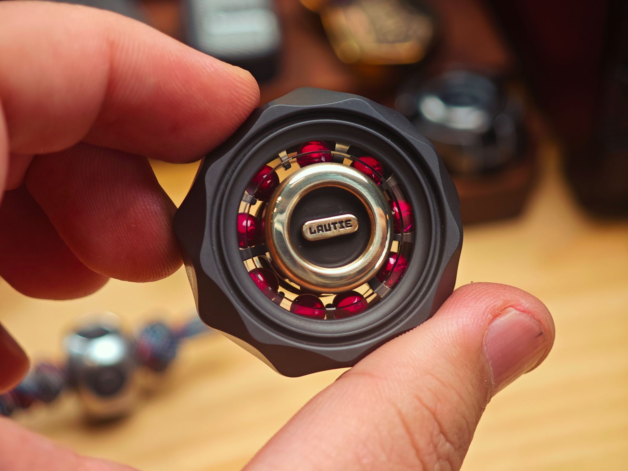 铁柱藏宝库傲娇的老铁匠bit05指尖陀螺红宝石珠套装解压玩具edc