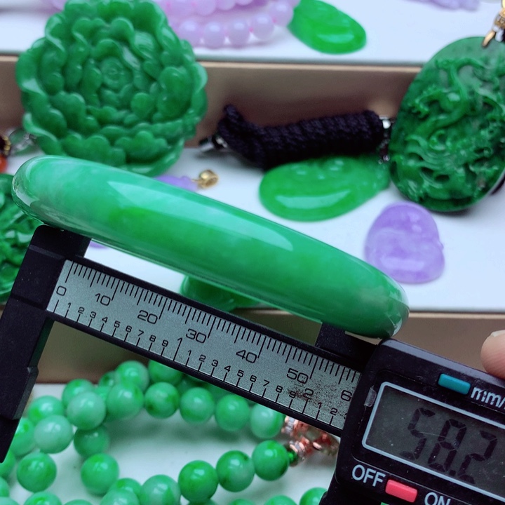 翡翠未镶嵌手镯…．．