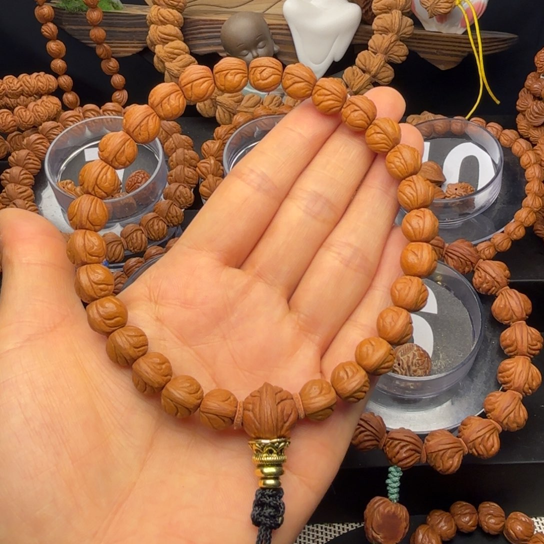 曹***华吊坠桃核野生玉龙脊1.0尺寸