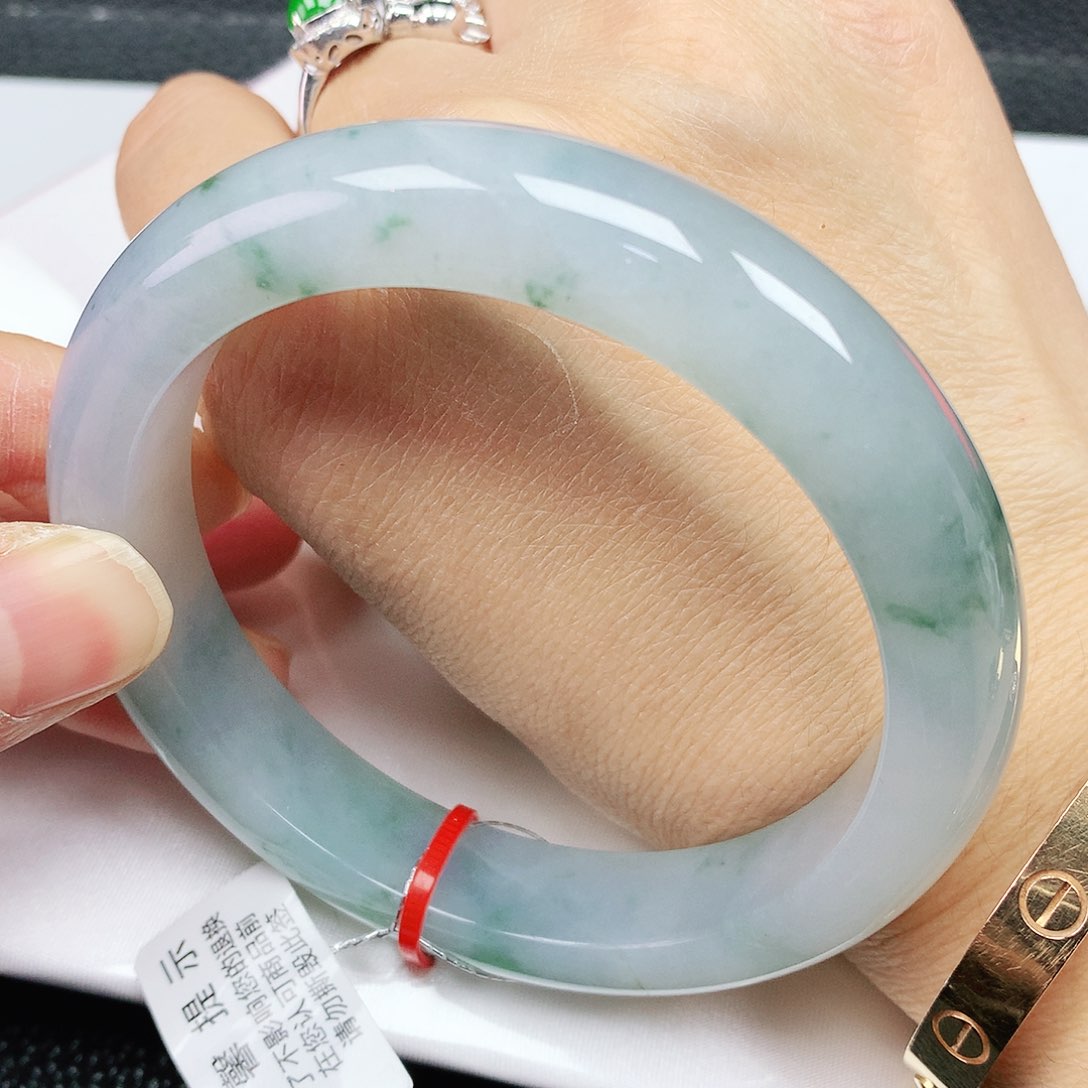 翡翠手镯未镶嵌59圈