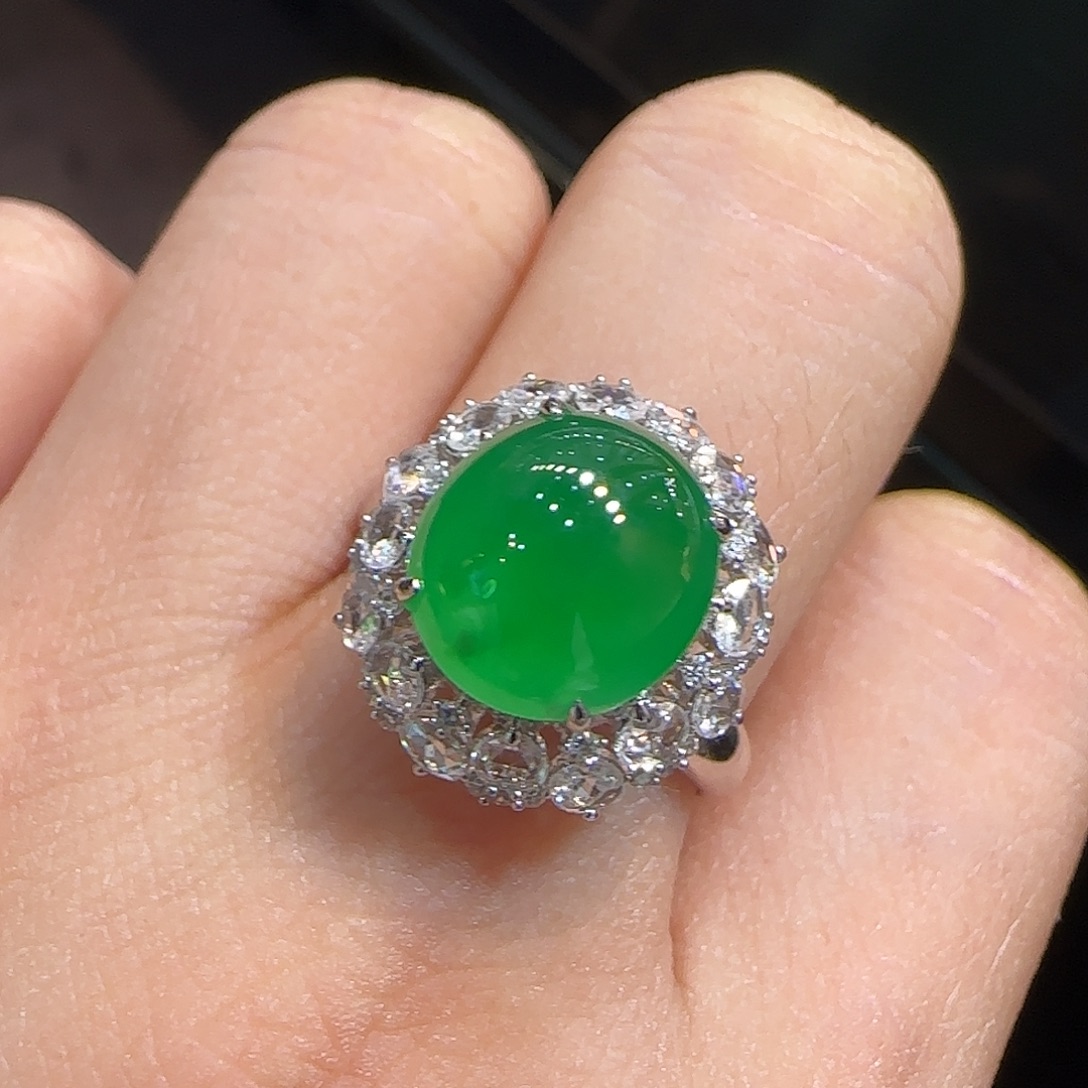 翡翠18K金镶嵌戒指蛋面