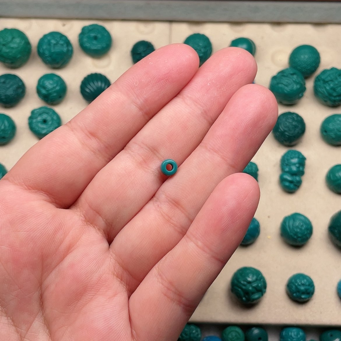 【闪购商品】玻璃颈饰线束5.5×4一个