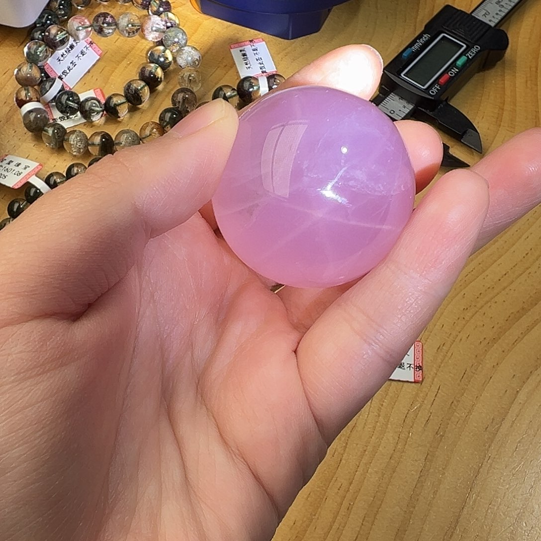 水晶天然粉晶球 带星光未镶嵌粉晶