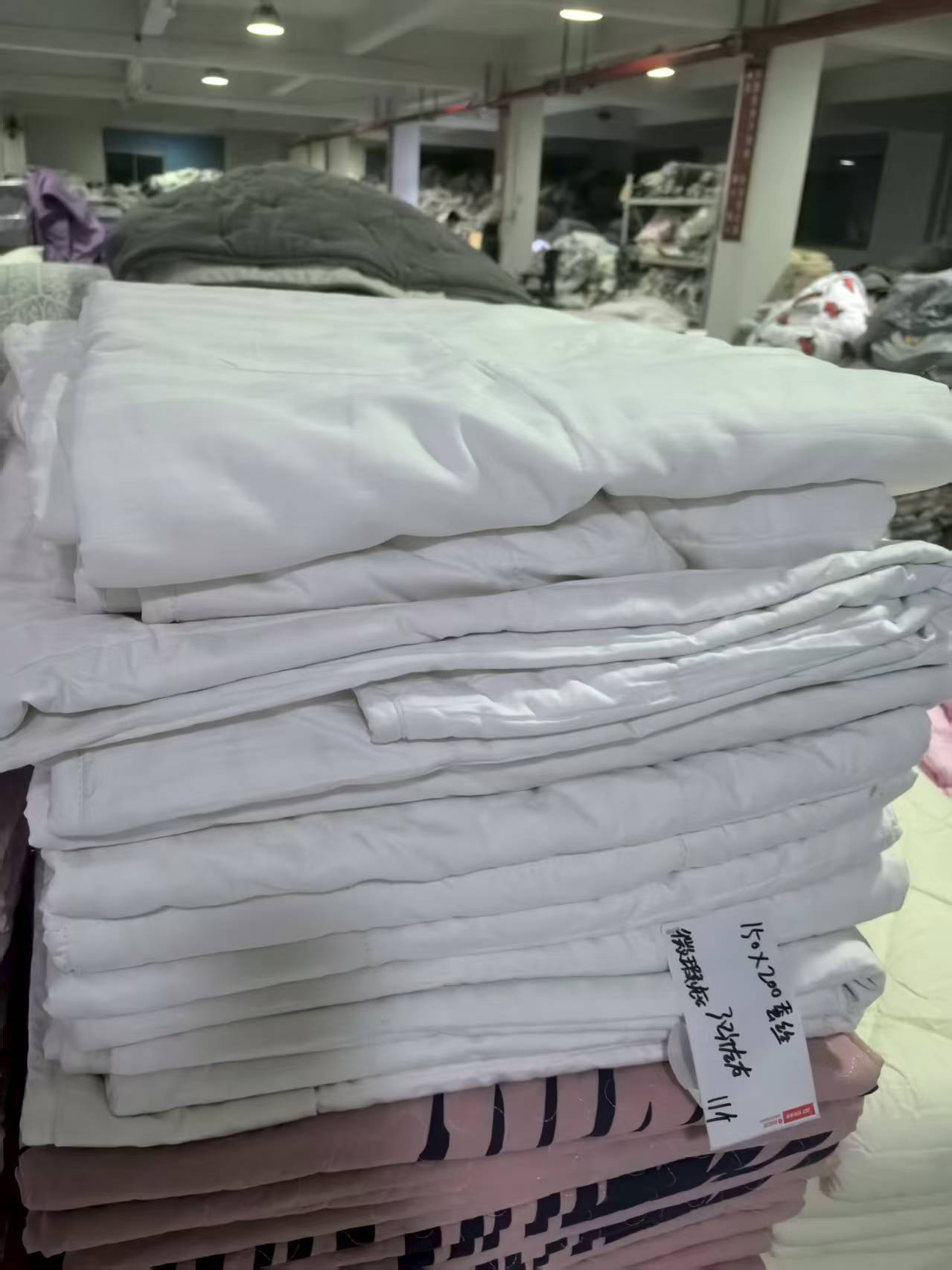 《厚广家》3楼150×200白色系100%柞蚕丝被 发1张3.2斤瑕疵款