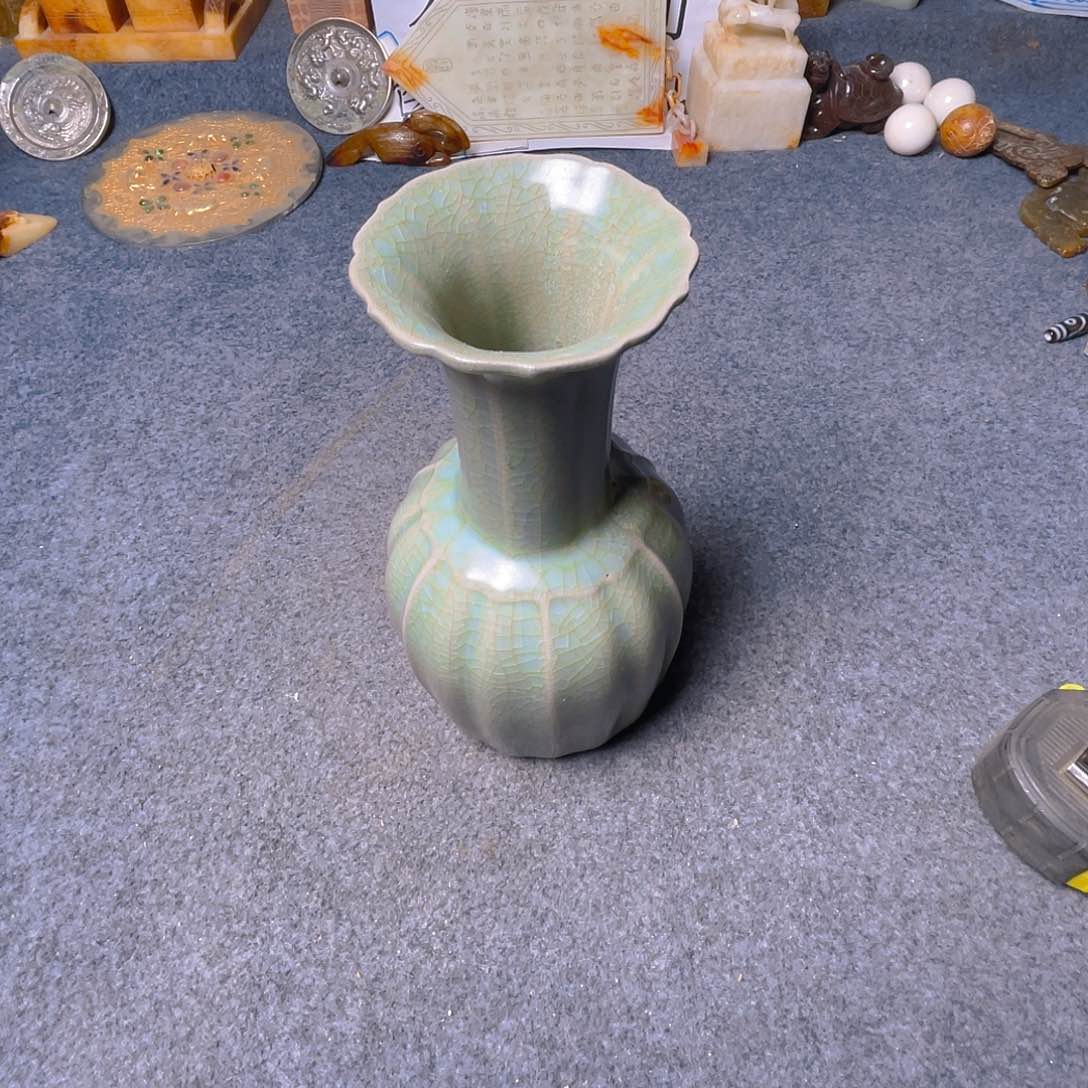 碟坎坎坷坷地走过这条小路