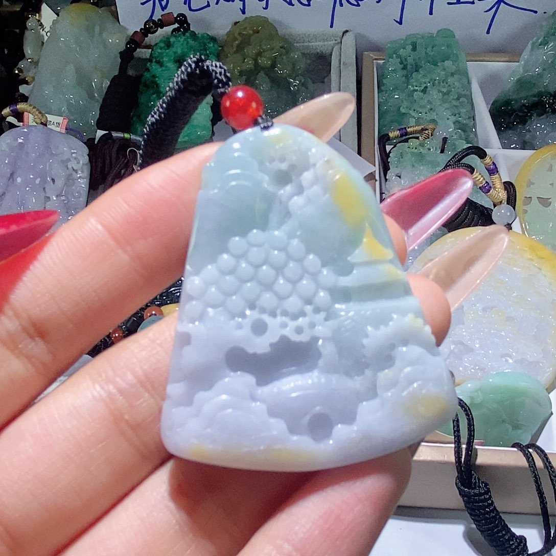 翡翠颈饰未镶嵌翡翠