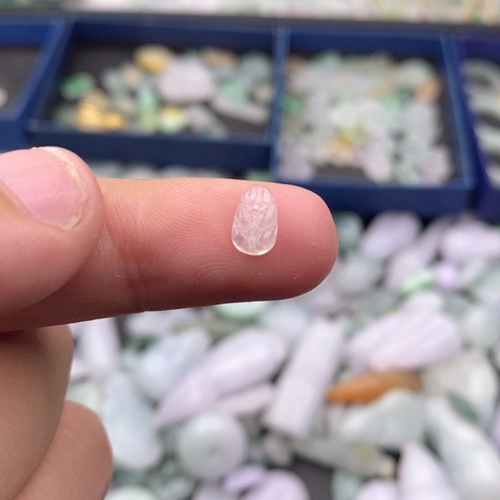 罗***妮翡翠未镶嵌吊坠(不含链)