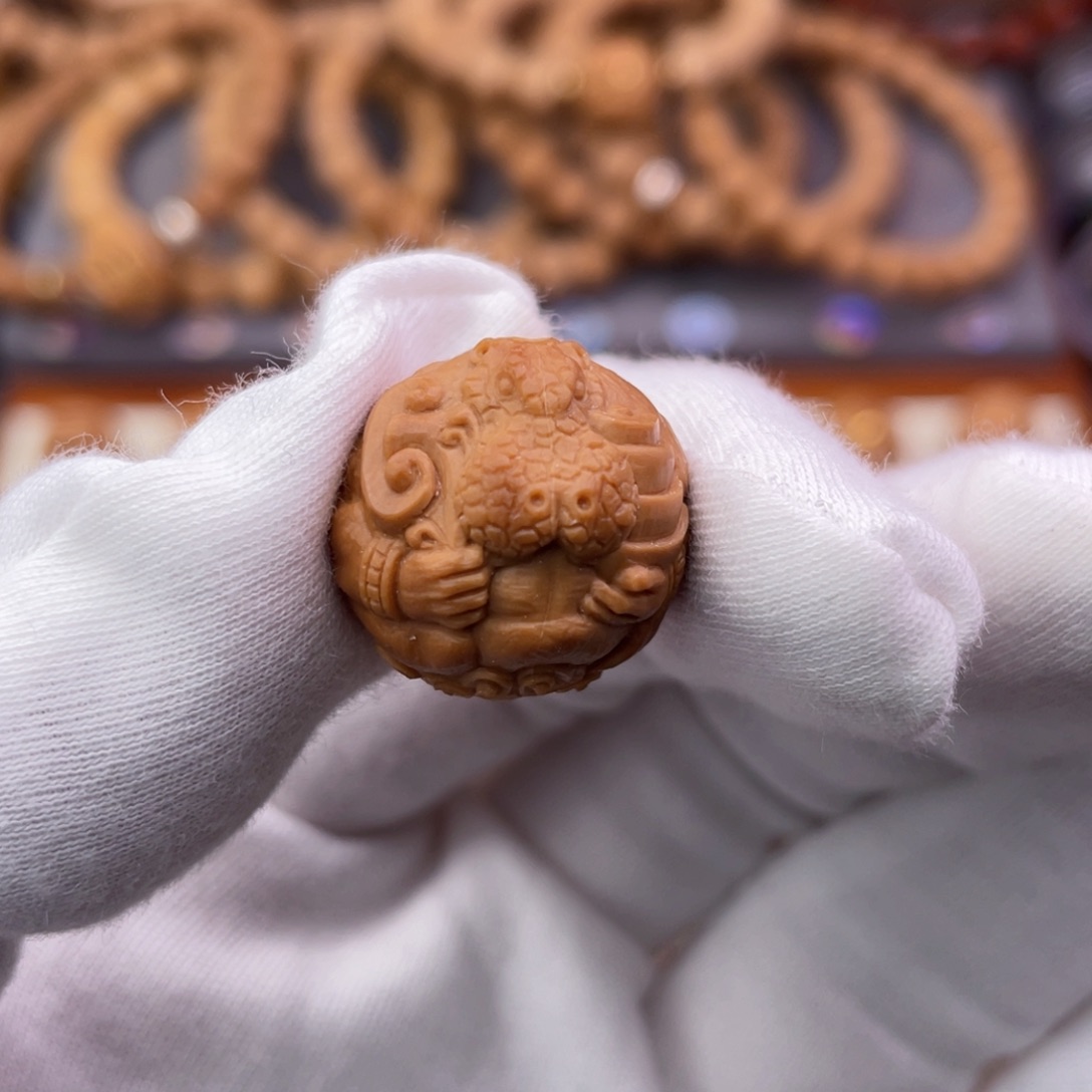 猴头核桃吊坠满工马上来财