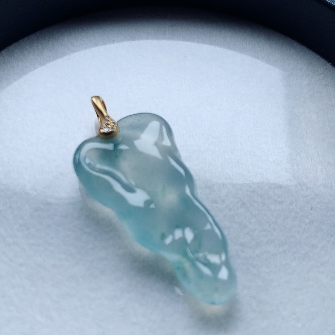 翡翠颈饰未镶嵌冰胶块