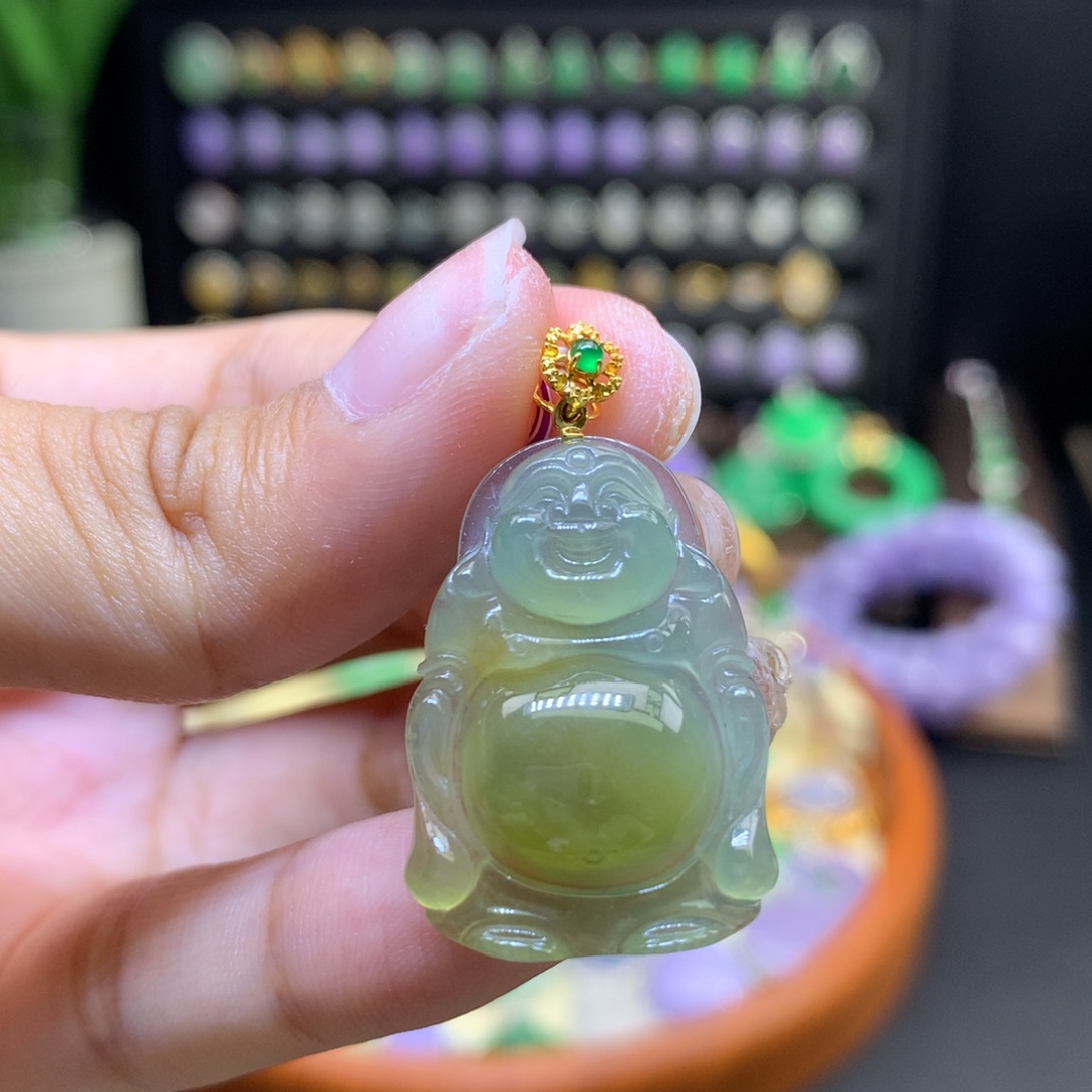 颈饰18K金镶嵌翡翠