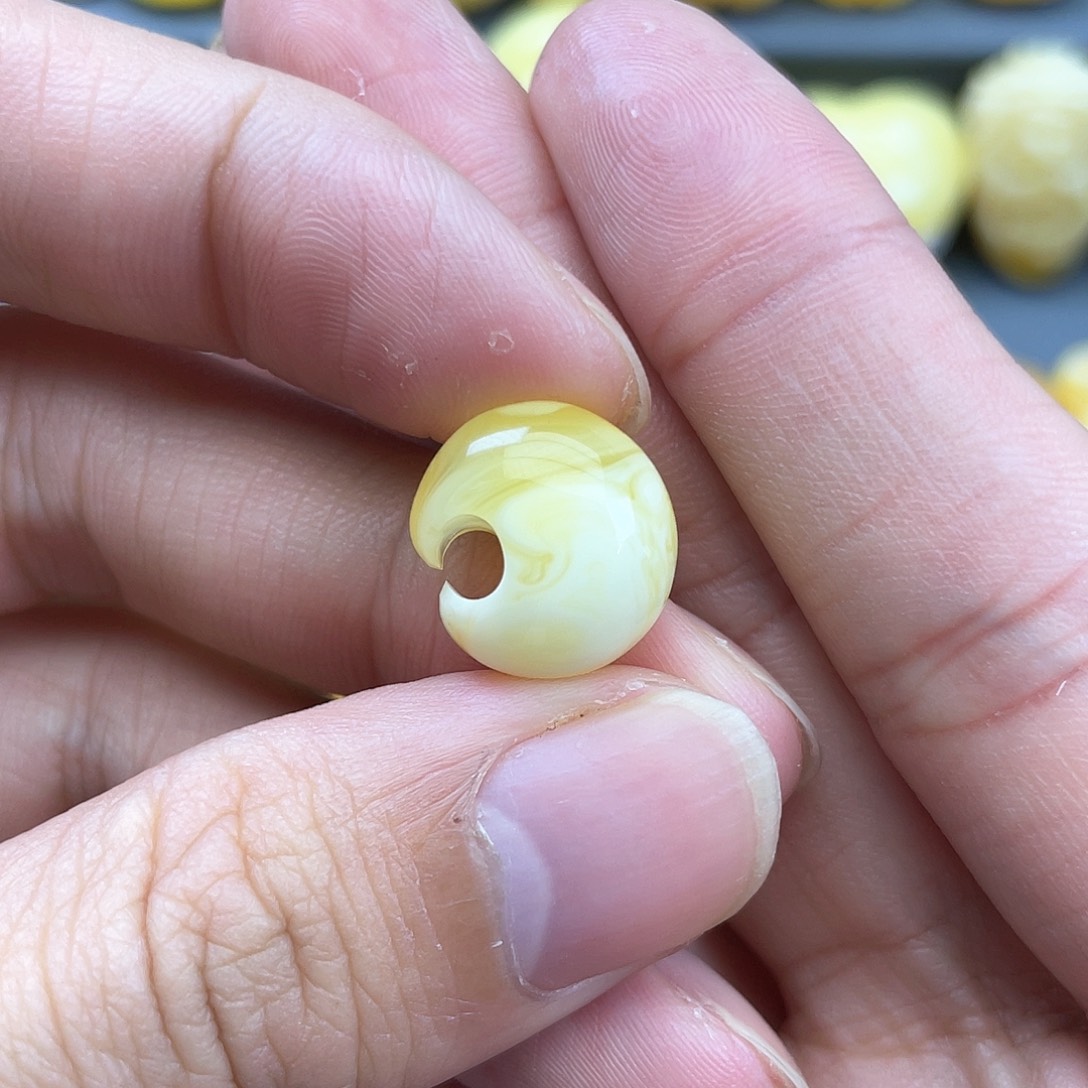 琥珀裸石未镶嵌蜜蜡