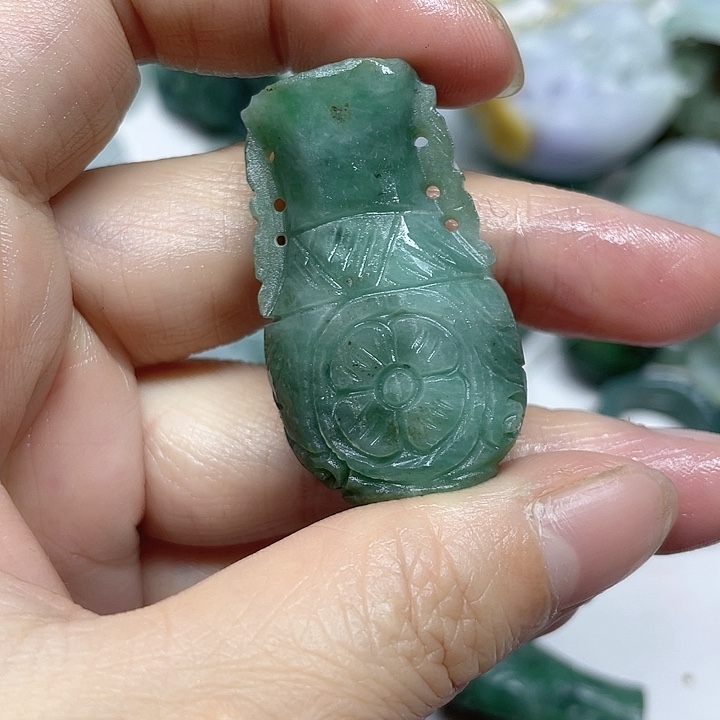 定制翡翠未镶嵌翡翠