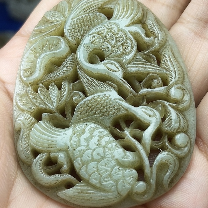 颈饰未镶嵌和田玉（青白玉）