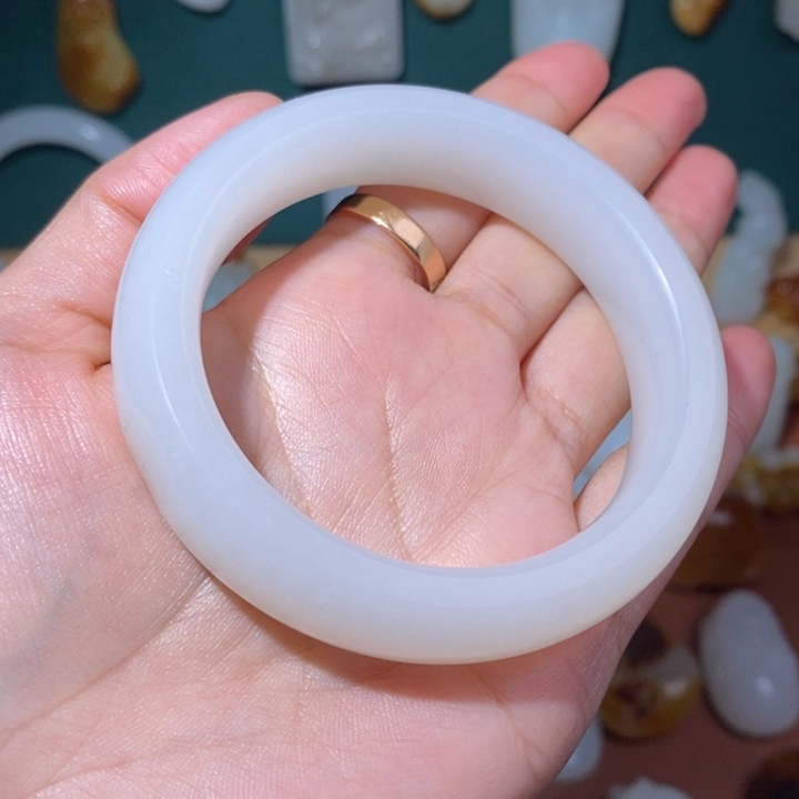 和田玉颈饰未镶嵌李**呀