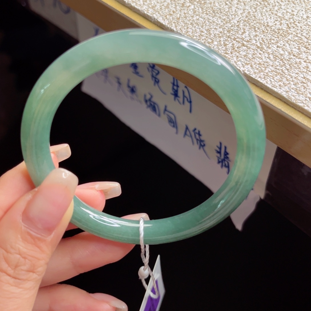 未镶嵌手镯翡翠手镯