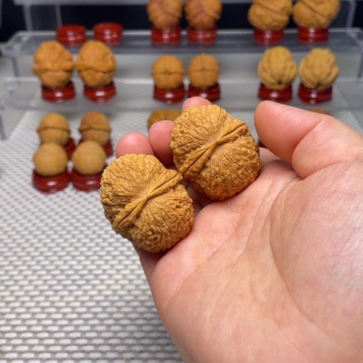 文玩核桃把件16麒麟元宝