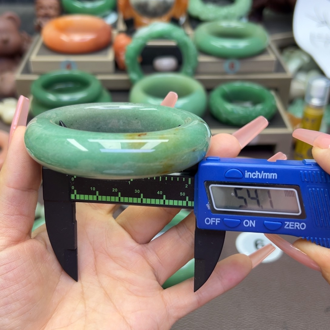 未镶嵌手镯石英岩玉