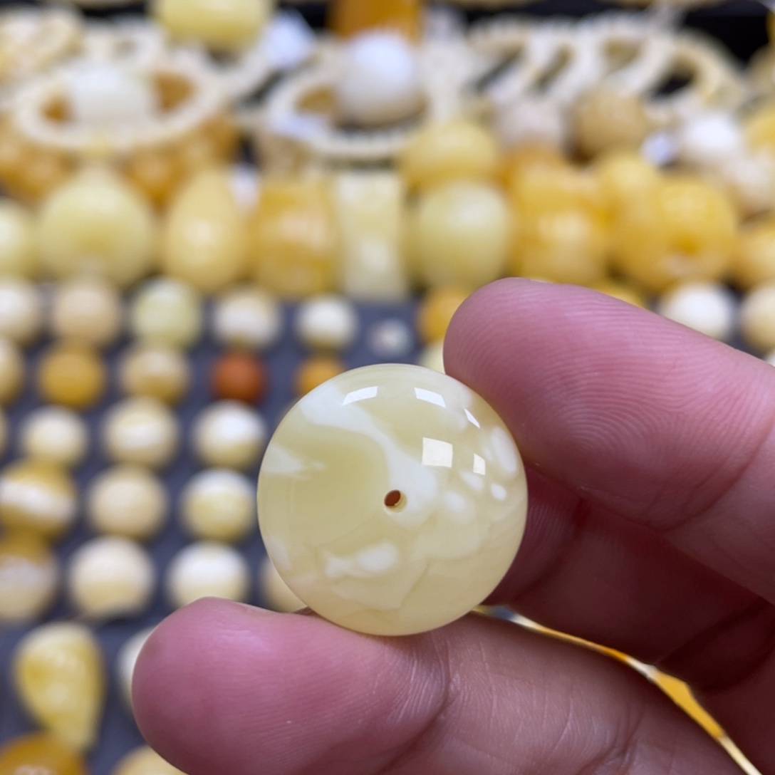 蜜蜡未镶嵌裸石19.9*7mm