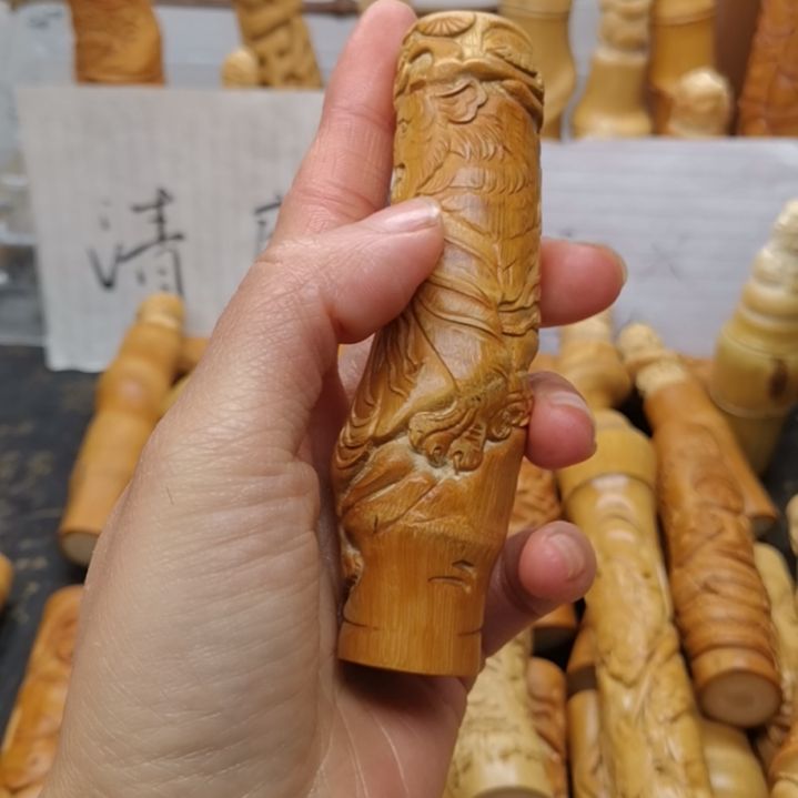 用***1竹红皮料子浮雕上山虎