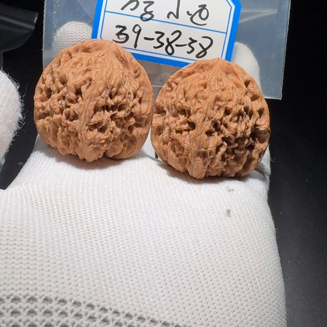文玩核桃把件来***力28号南疆