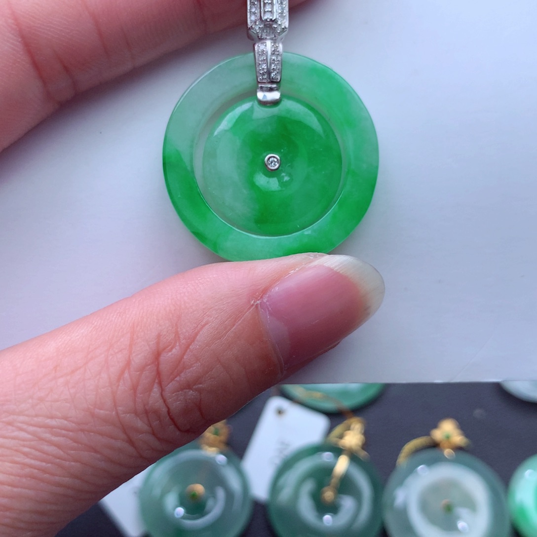 翡翠吊坠(不含链)18K金镶嵌
