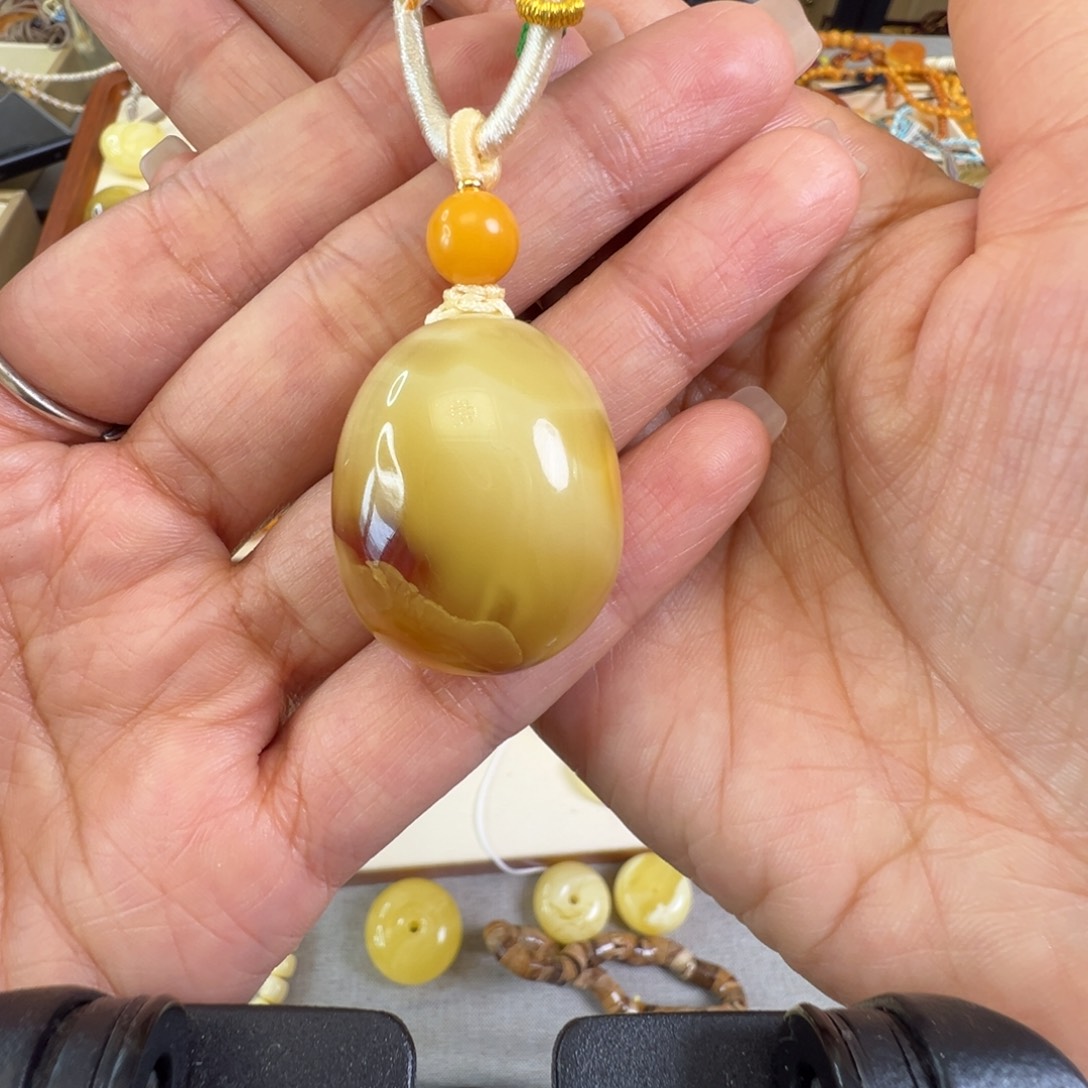 蜜蜡裸石未镶嵌蜜蜡