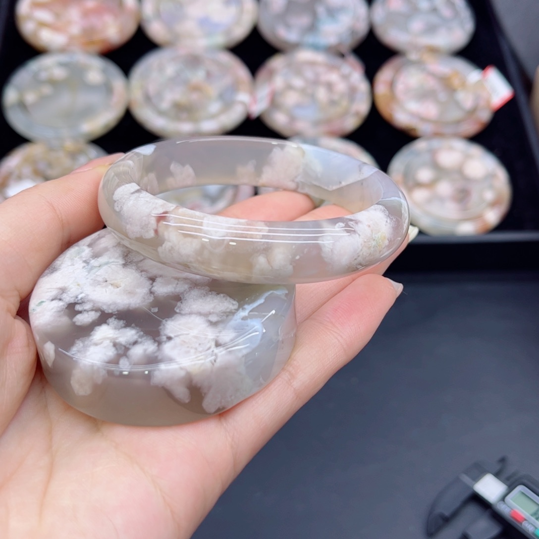 玛瑙/玉髓手镯未镶嵌58