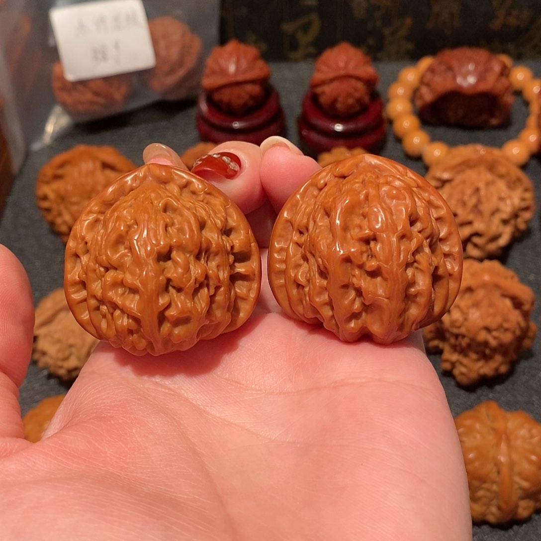 文玩核桃吊坠清*.白狮子