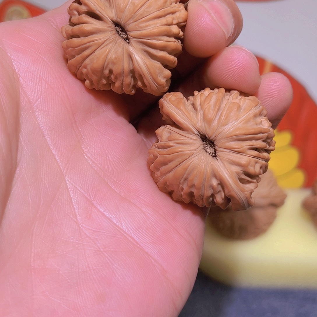 文玩核桃吊坠C****?汉高楼38